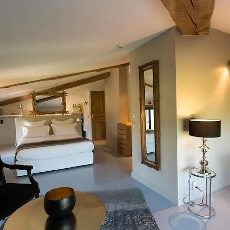 Hotel La Maison De *